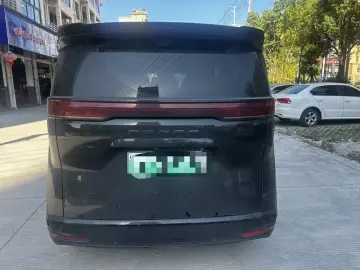 2024 Denza D9 с пробегом 62 000 км