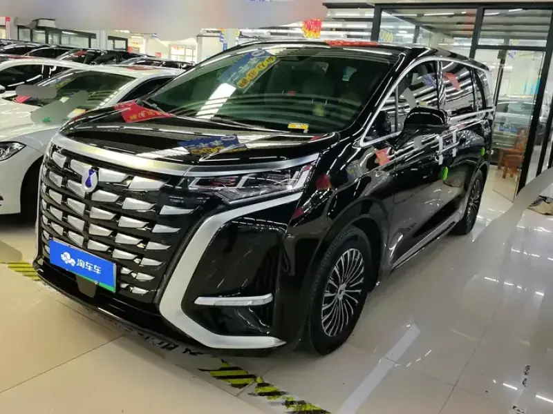 2024 Denza D9 с пробегом 43 000 км