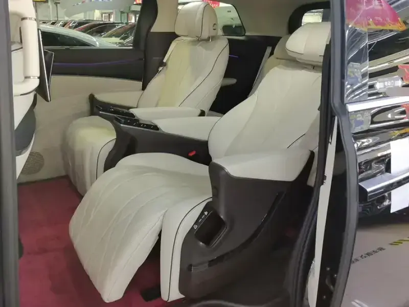 2024 Denza D9 с пробегом 43 000 км