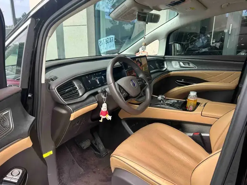 2024 Denza D9 с пробегом 44 000 км
