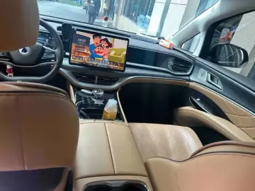 2024 Denza D9 с пробегом 44 000 км