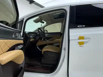2024 Denza D9 с пробегом 49 700 км