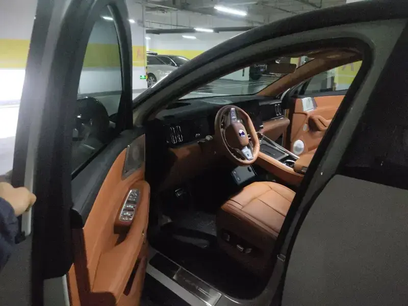 2026 Denza N8L с пробегом 8 500 км
