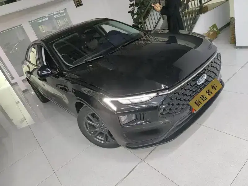 2025 Ford Mondeo с пробегом 24 000 км