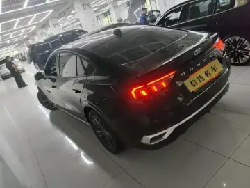 2025 Ford Mondeo с пробегом 24 000 км