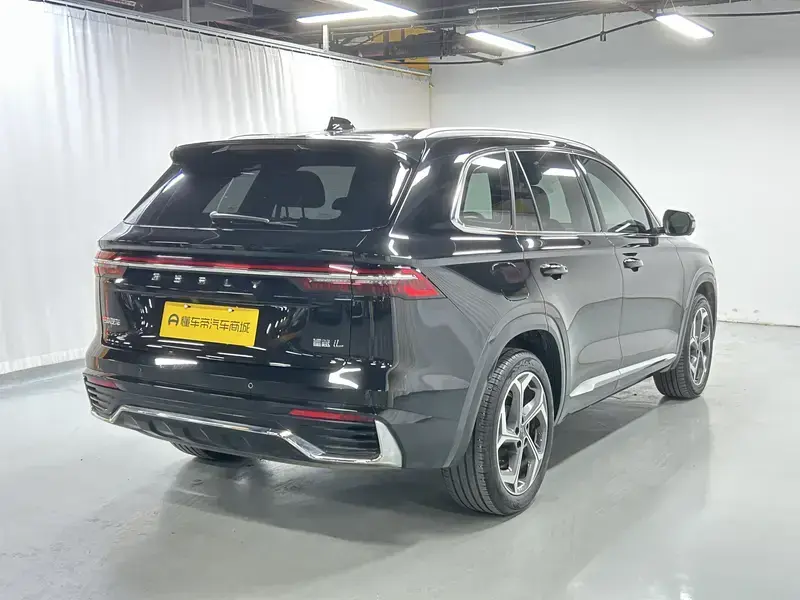 2024 Geely Monjaro с пробегом 14 000 км