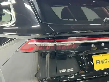 2024 Geely Monjaro с пробегом 14 000 км