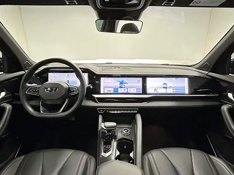 2024 Geely Monjaro с пробегом 14 000 км
