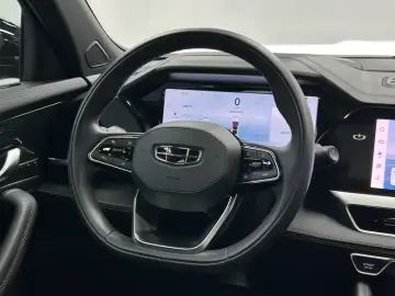 2024 Geely Monjaro с пробегом 14 000 км