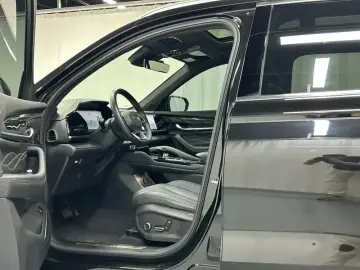 2024 Geely Monjaro с пробегом 14 000 км