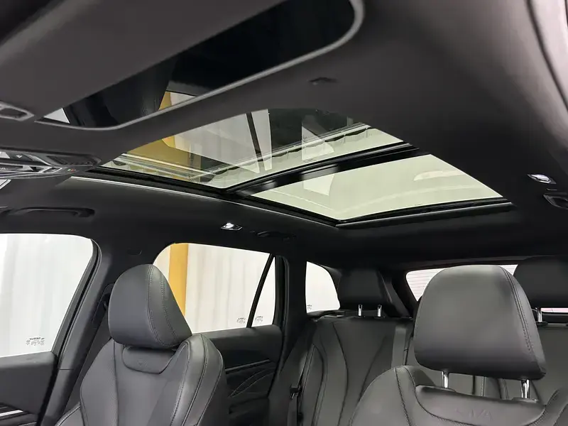 2024 Geely Monjaro с пробегом 14 000 км