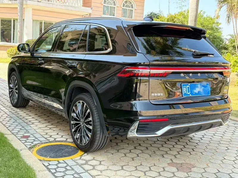 2025 Geely Monjaro с пробегом 22 000 км