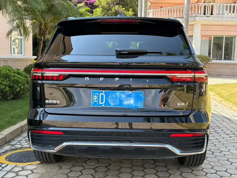 2025 Geely Monjaro с пробегом 22 000 км