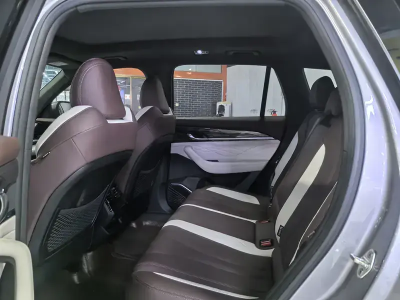 2024 Geely Monjaro с пробегом 21 000 км
