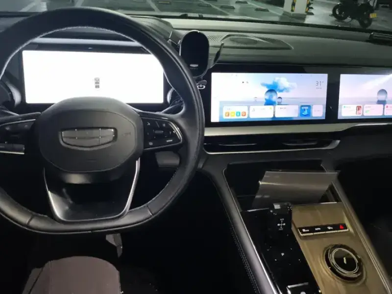 2025 Geely Monjaro с пробегом 16 000 км