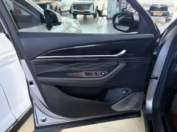 2024 Geely Monjaro с пробегом 44 000 км