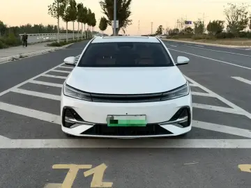 2025 Geely Galaxy A7 с пробегом 9 000 км