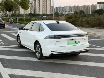 2025 Geely Galaxy A7 с пробегом 9 000 км