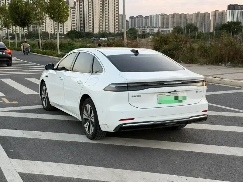 2025 Geely Galaxy A7 с пробегом 9 000 км