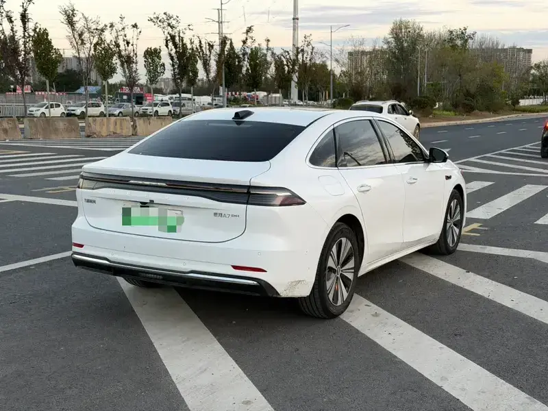 2025 Geely Galaxy A7 с пробегом 9 000 км