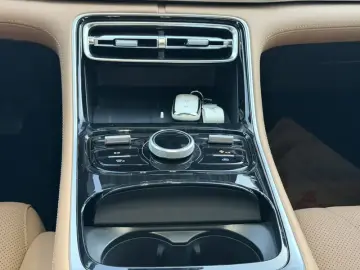 2025 Geely Galaxy A7 с пробегом 9 000 км