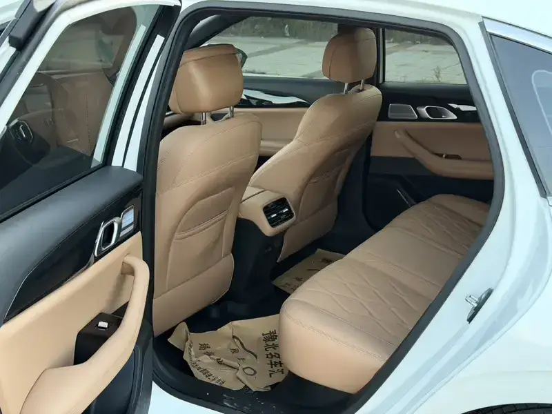 2025 Geely Galaxy A7 с пробегом 9 000 км