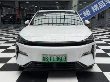 2025 Geely Galaxy L6 с пробегом 27 000 км