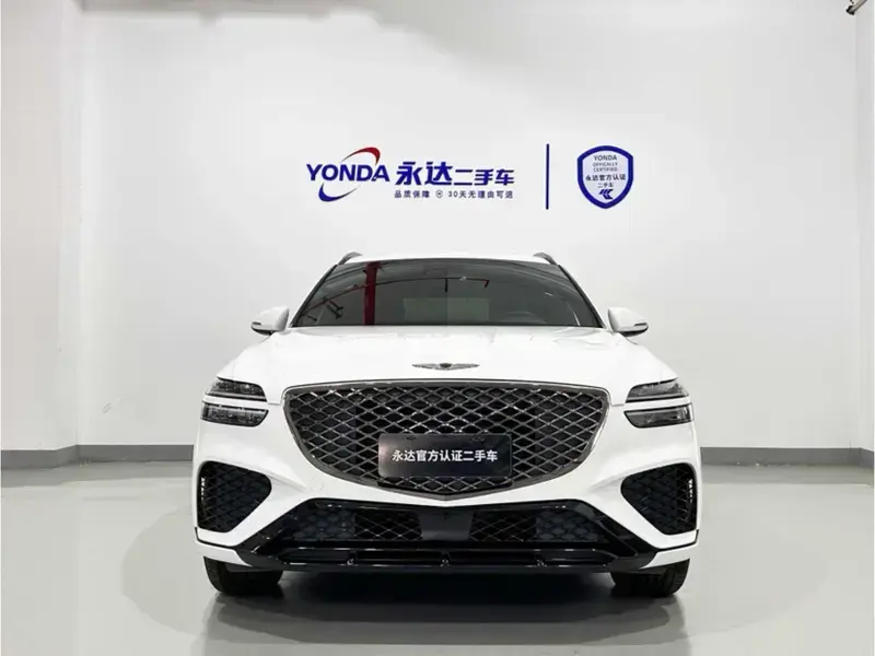 2023 Genesis GV70 с пробегом 30 400 км