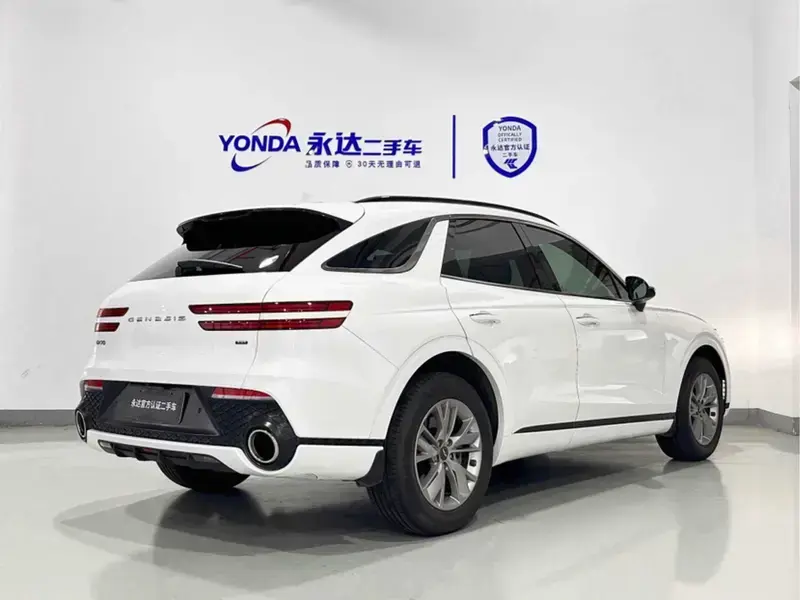 2023 Genesis GV70 с пробегом 30 400 км