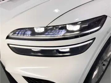 2023 Genesis GV70 с пробегом 30 400 км