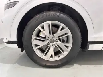 2023 Genesis GV70 с пробегом 30 400 км