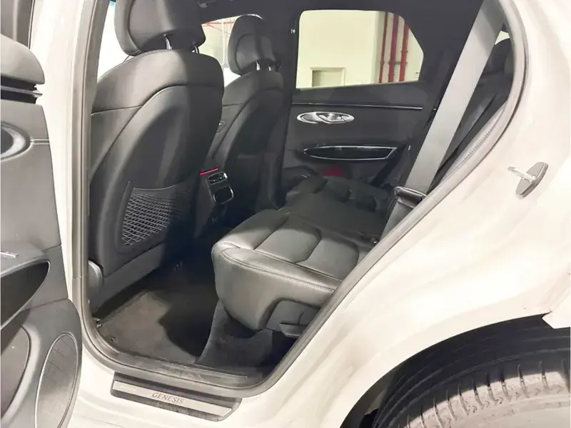 2023 Genesis GV70 с пробегом 30 400 км