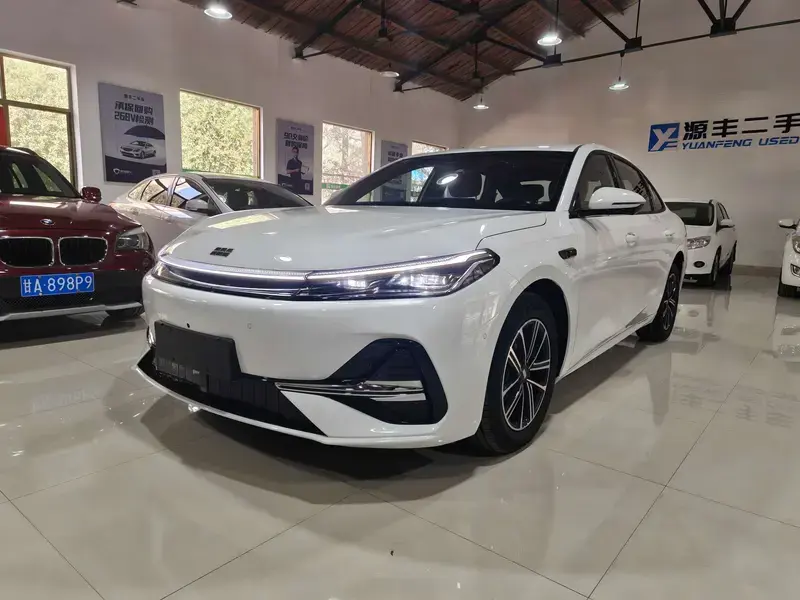 2025 Geely Galaxy A7 с пробегом 100 км