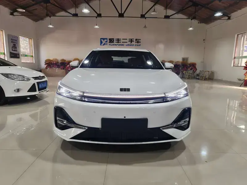 2025 Geely Galaxy A7 с пробегом 100 км