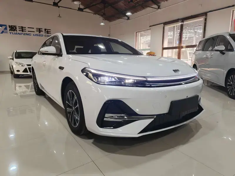 2025 Geely Galaxy A7 с пробегом 100 км
