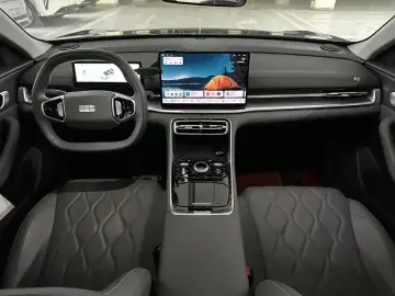 2025 Geely Galaxy A7 с пробегом 37 000 км