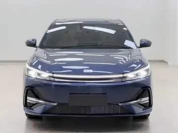2025 Geely Galaxy A7 с пробегом 11 000 км