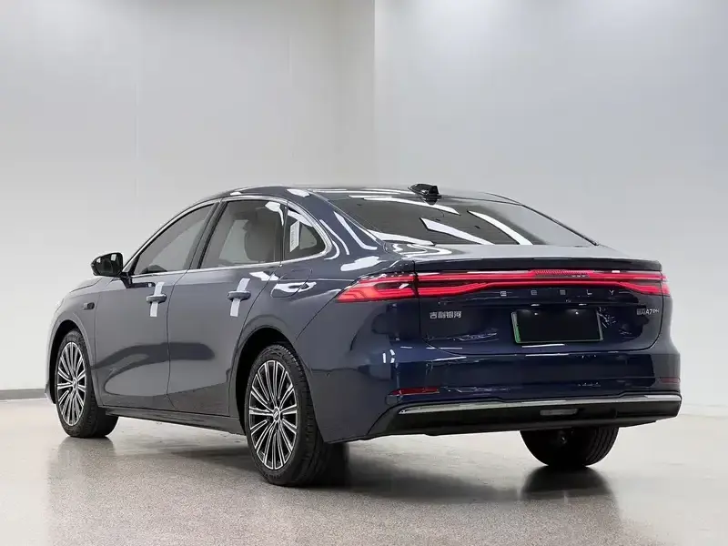 2025 Geely Galaxy A7 с пробегом 11 000 км