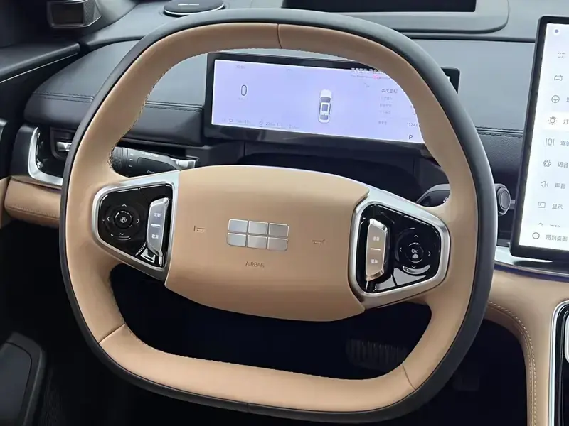 2025 Geely Galaxy A7 с пробегом 11 000 км