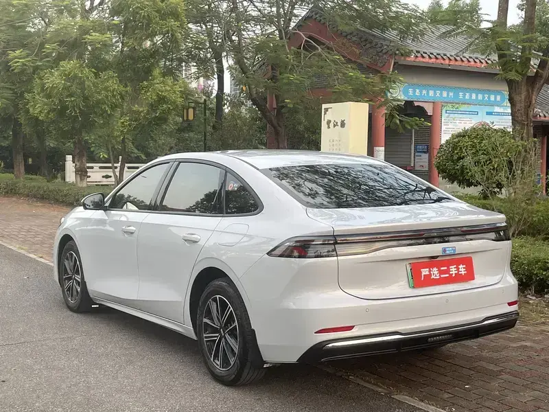 2025 Geely Galaxy A7 с пробегом 48 000 км
