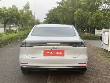 2025 Geely Galaxy A7 с пробегом 48 000 км