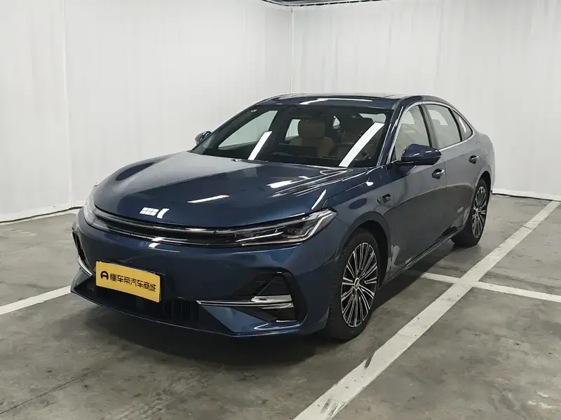 2025 Geely Galaxy A7 с пробегом 7 200 км