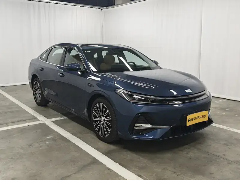 2025 Geely Galaxy A7 с пробегом 7 200 км