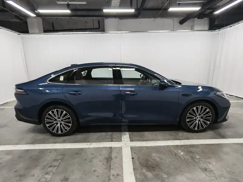 2025 Geely Galaxy A7 с пробегом 7 200 км