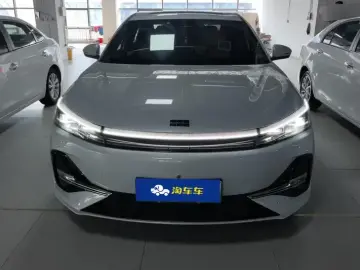 2025 Geely Galaxy A7 с пробегом 24 000 км