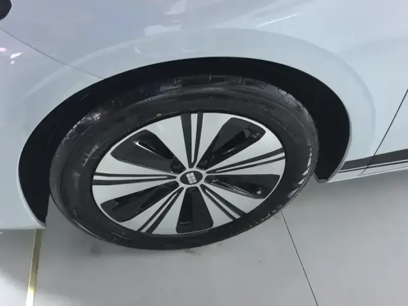 2025 Geely Galaxy A7 с пробегом 24 000 км
