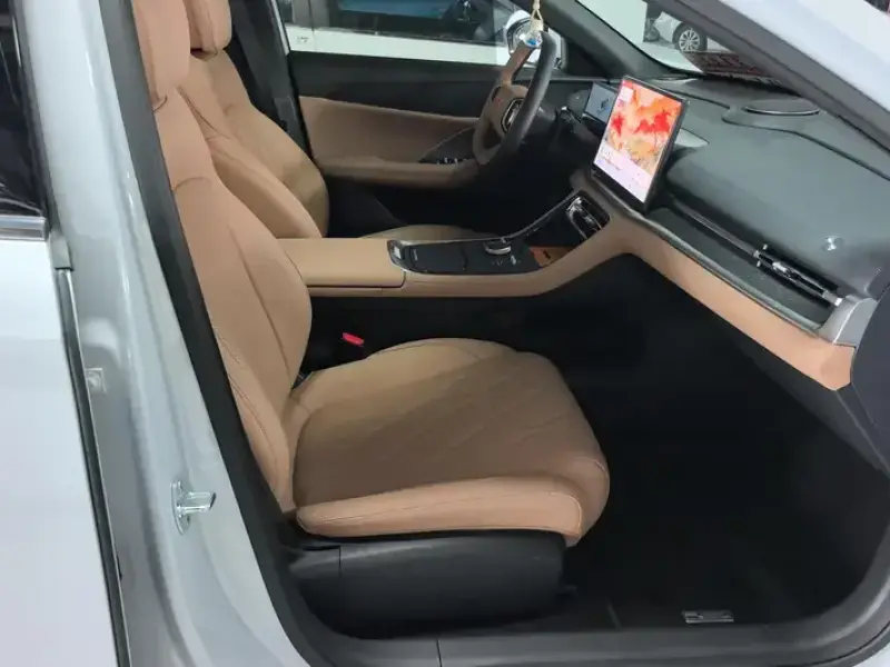 2025 Geely Galaxy A7 с пробегом 24 000 км