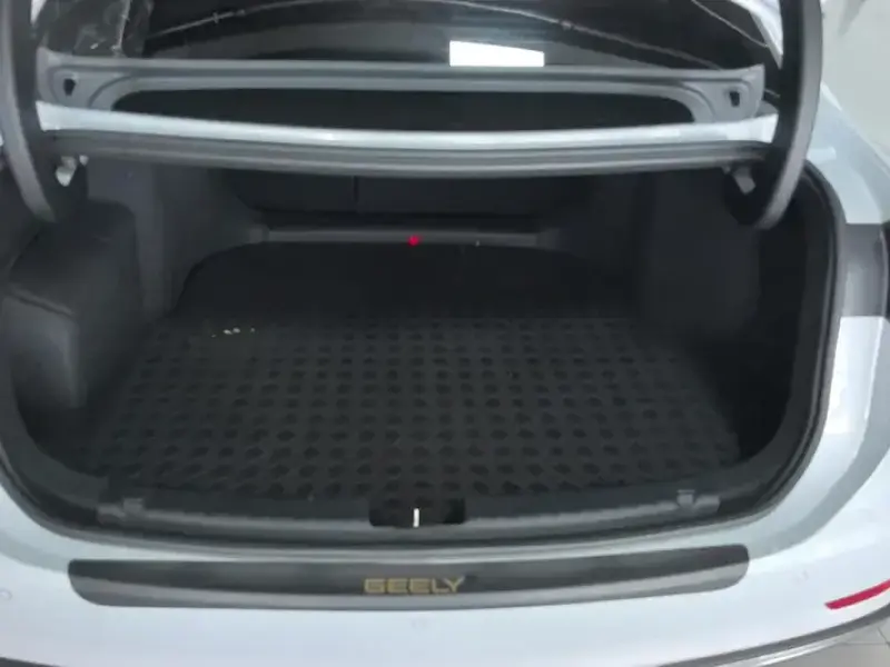 2025 Geely Galaxy A7 с пробегом 24 000 км