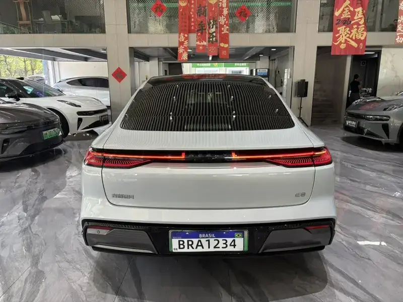 2025 Geely Galaxy E8 с пробегом 66 000 км