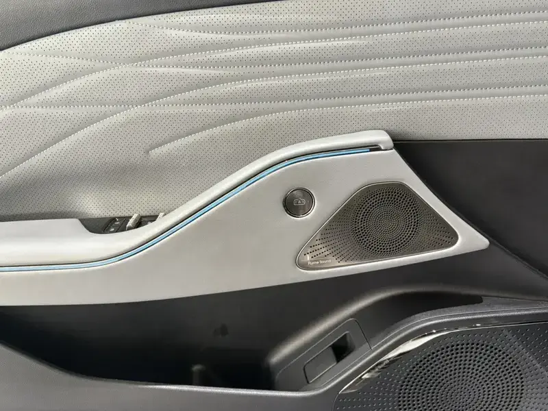 2025 Geely Galaxy E8 с пробегом 66 000 км